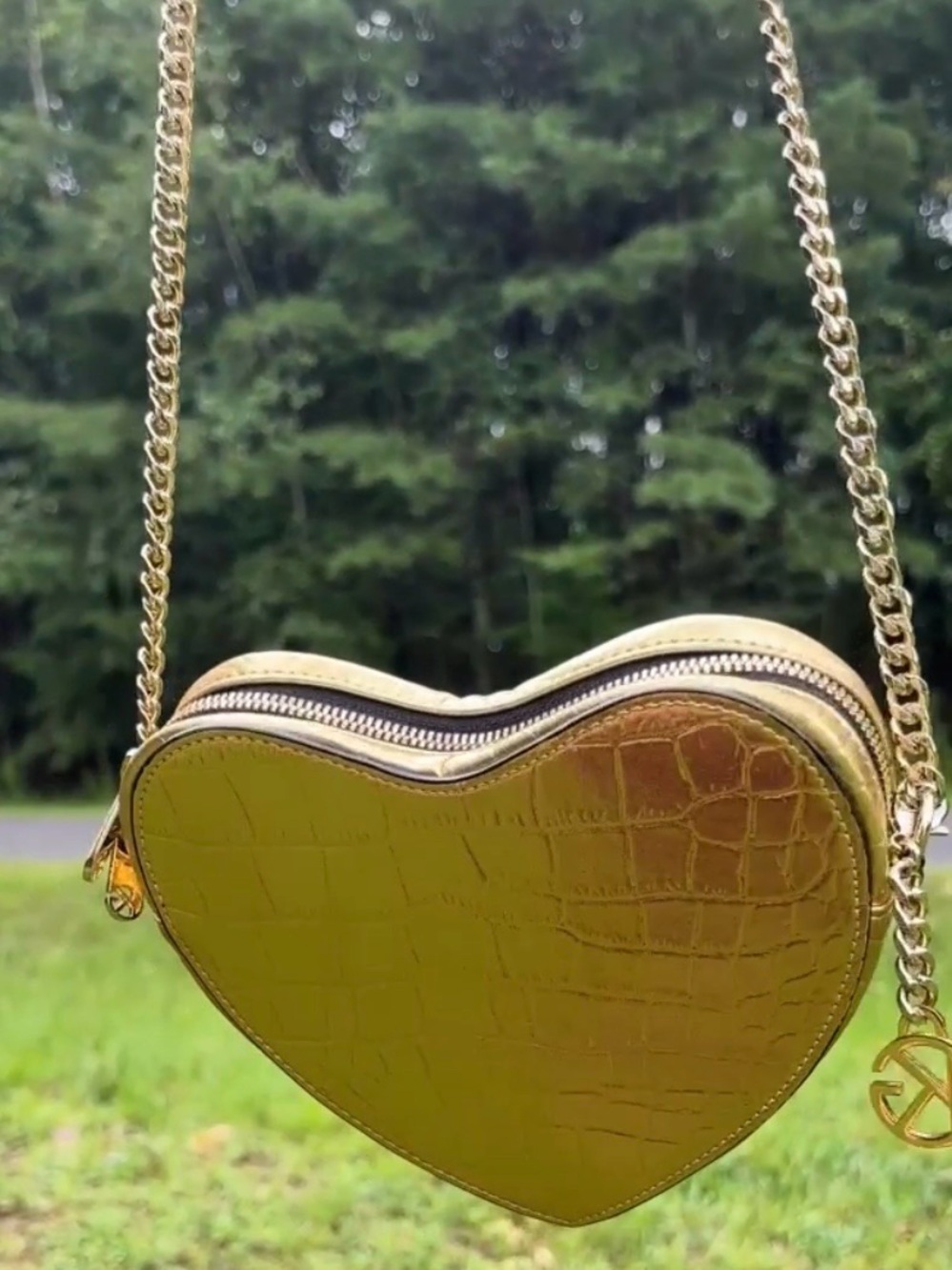 Kurt Geiger EUC Gold Croc Embossed Heart-Shaped Crossbody Bag with Chain Strap